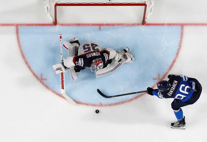 MS 2017, Finsko-USA: Mikko Rantanen dává gól na 1:0 do sítě Jimmyho Howarda