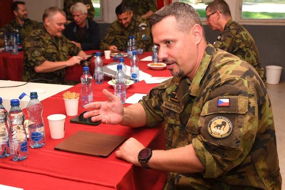 Hyťha ve vyjádření, které poslal deníku Aktuálně.cz, tvrdí, že nožem byl v restauraci napaden nevyprovokovaně. Ilustrační foto.