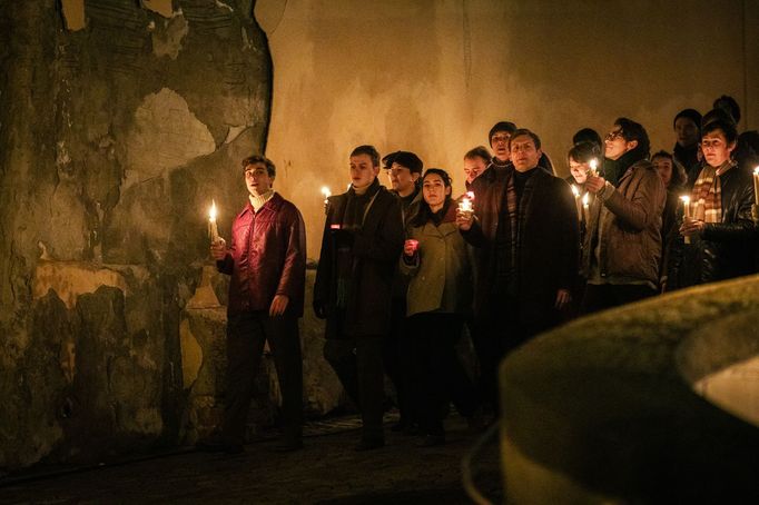 Natáčení filmu Vlny režiséra Jiřího Mádla zasazeného do roku 1967.