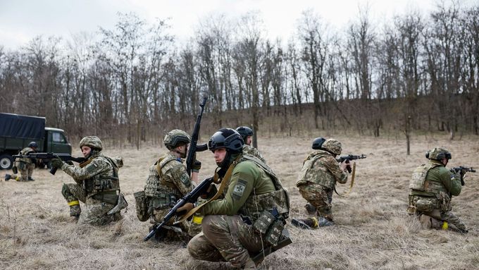 Zlomový moment války se blíží. Kyjev do ofenzivy proti Rusům nasadí desetitisíce mužů