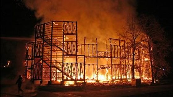 Požár divadla Globe v Praze na Výstavišti