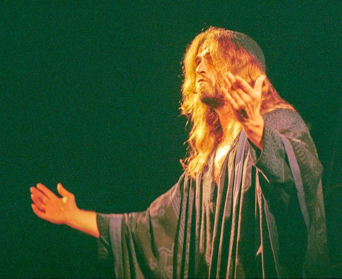 Archivní snímek z muzikálu "Jesus Christ Superstar," který měl premiéru v roce 1994 v pražském divadle Spirála na Výstavišti. Derniéra se konala v červnu 1998.