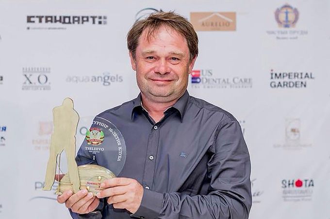 Pětapadesátiletý Sergej Protosenja, bývalý místopředseda představenstva společnosti Novatek, byl v dubnu nalezen oběšený ve Španělsku.