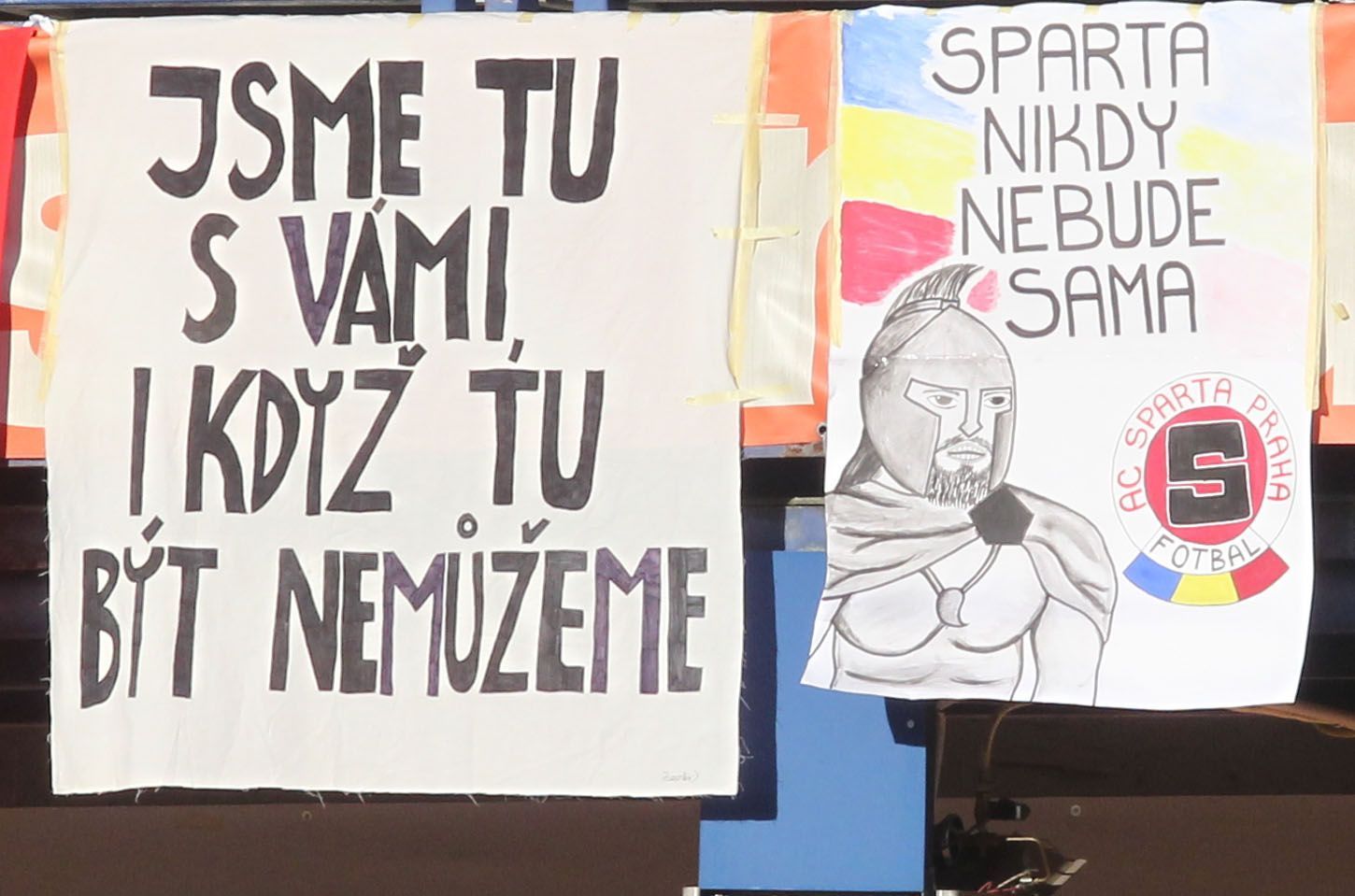 Vzkazy fanoušků v zápase bez diváků Sparta - České Budějovice