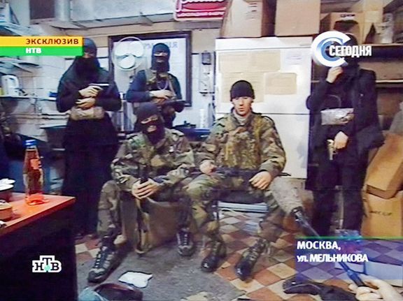 Operaci velel Movsar Barajev, k odpovědnosti za útok se přihlásil čečenský velitel Šamil Basajev. Na útoku se podílel i oddíl atentátnic "černé vdovy".