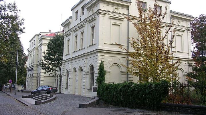 Policie prověřuje prodej pozemků u dejvického nádraží. Pro stát je údajně nevýhodný
