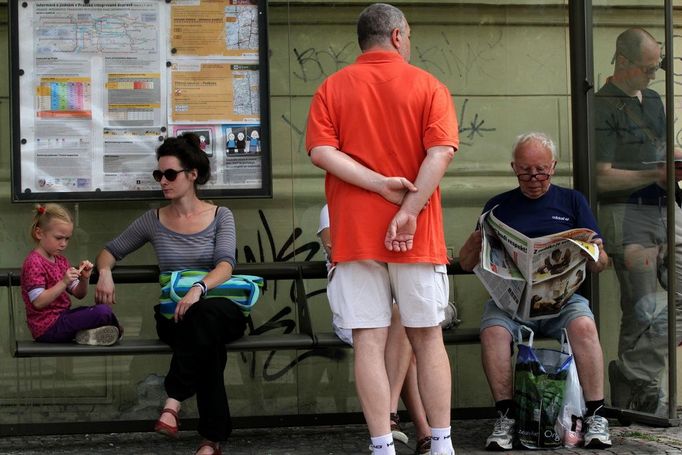 Kdyby někoho napadlo roznášet cestujícím kávu a občerstvení, byl by to dobrý kšeft.