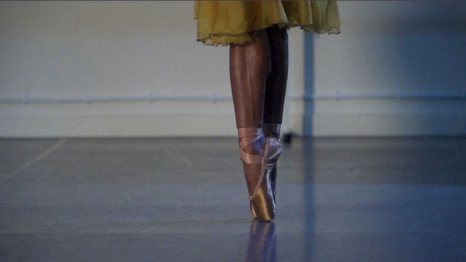 V Anglii vznikla kolekce baletních bot pro tanečníky různých barev pleti
