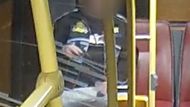 Policie, Praha, agresor, muž, pistole, zbraň, autobus