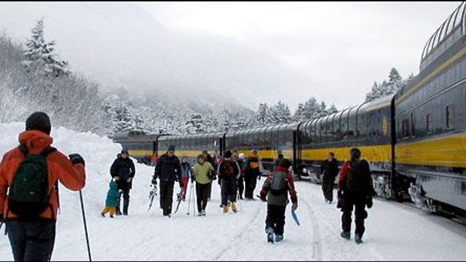 Vlak s lyžaři