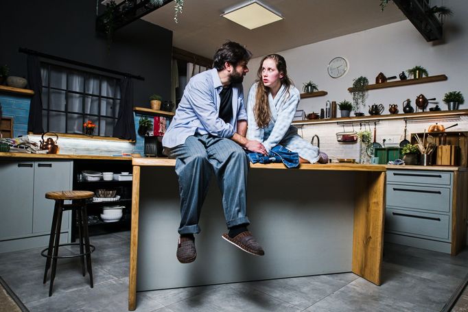 Ondřej Kokorský jako Štěpán a Markéta Richterová v roli Daniely.