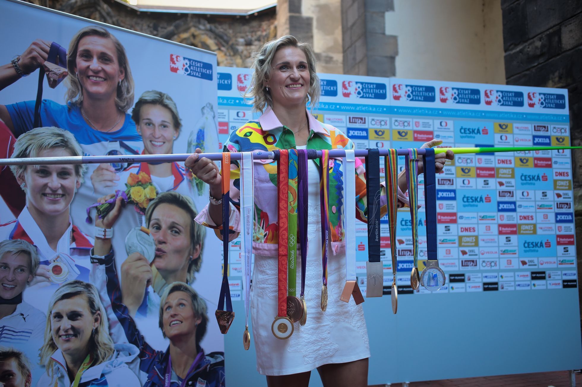 Barbora Špotáková se svými medailemi