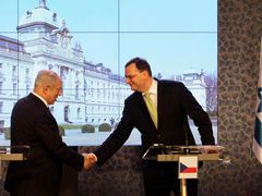 Premiér Nečas se svým izraelským protějškem v Praze.