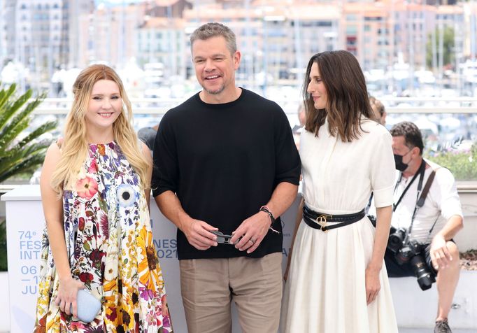 Abigail Breslinová, Matt Damon a Camille Cottinová v Cannes.