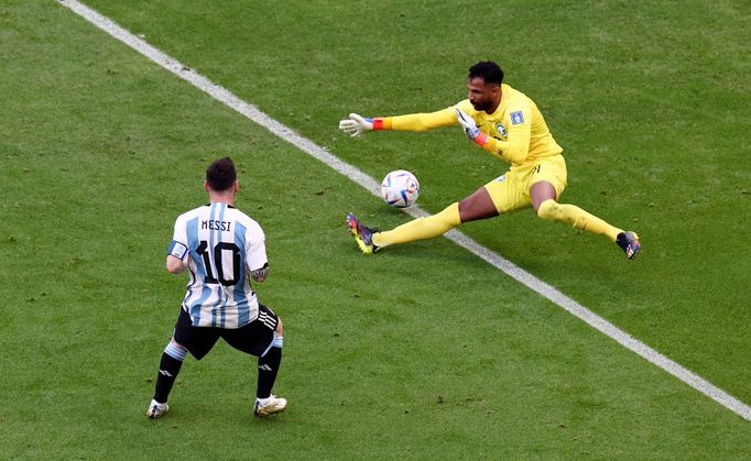 Lionel Messi a Muhammad Uvaís v zápase Argentina - Saúdská Arábie na MS 2022