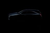 Novinkou mezi konvenčními Mercedesy bude nová generace třídy C. Představí se od začátku jako sedan i kombi. Oficiální premiéra proběhne on-line 23. února.