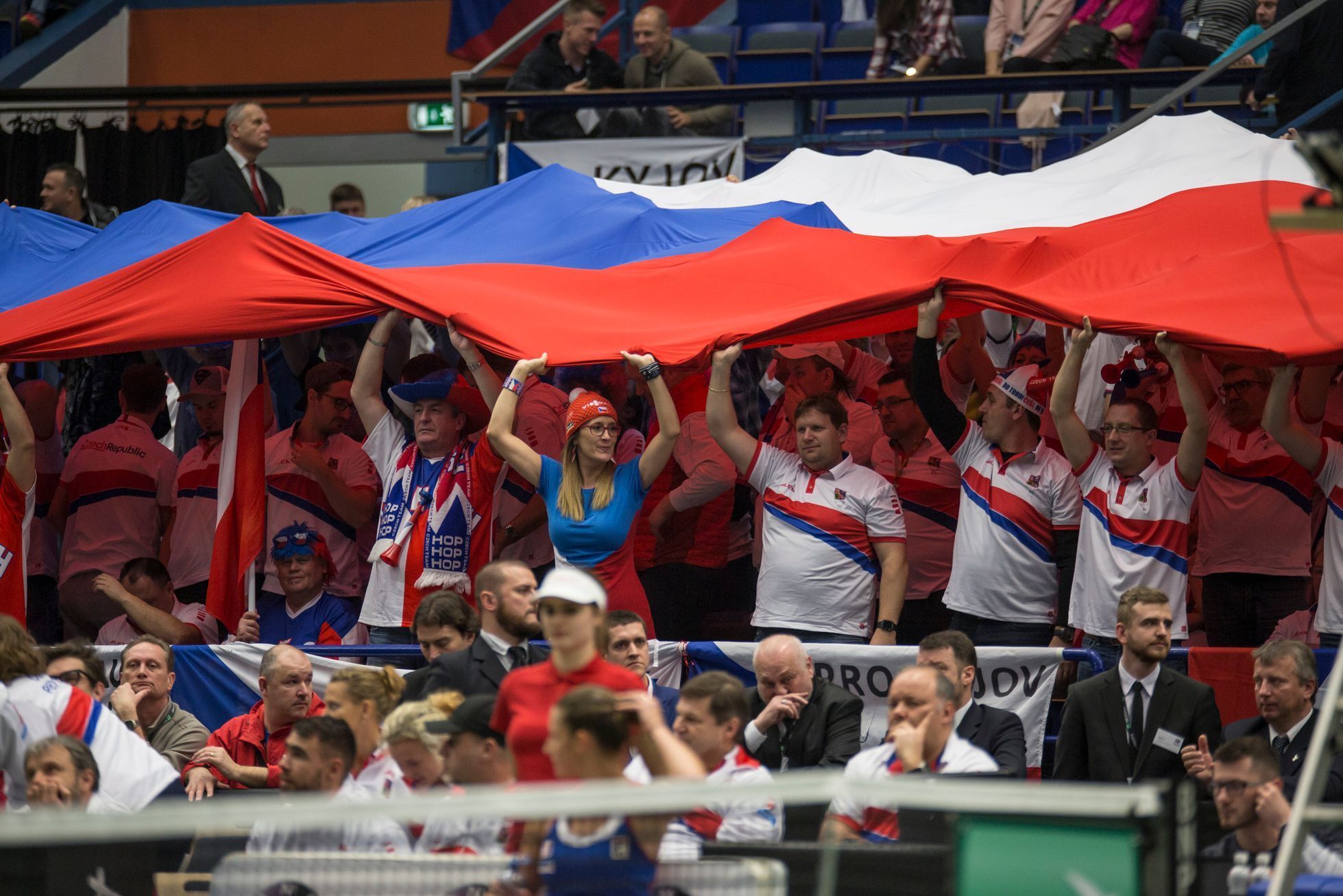 Fed Cup Česko - Španělsko, úvodní dvouhry