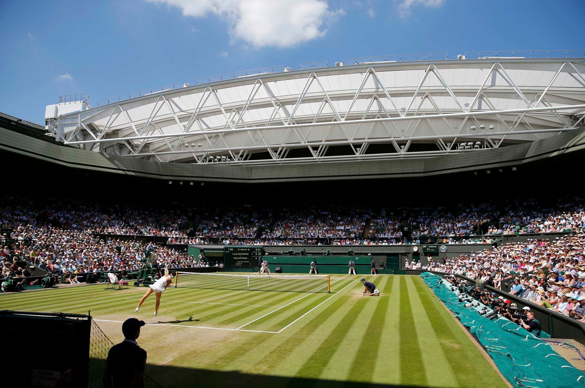 Wimbledon 2014, semifinále: Lucie Šafářová podává