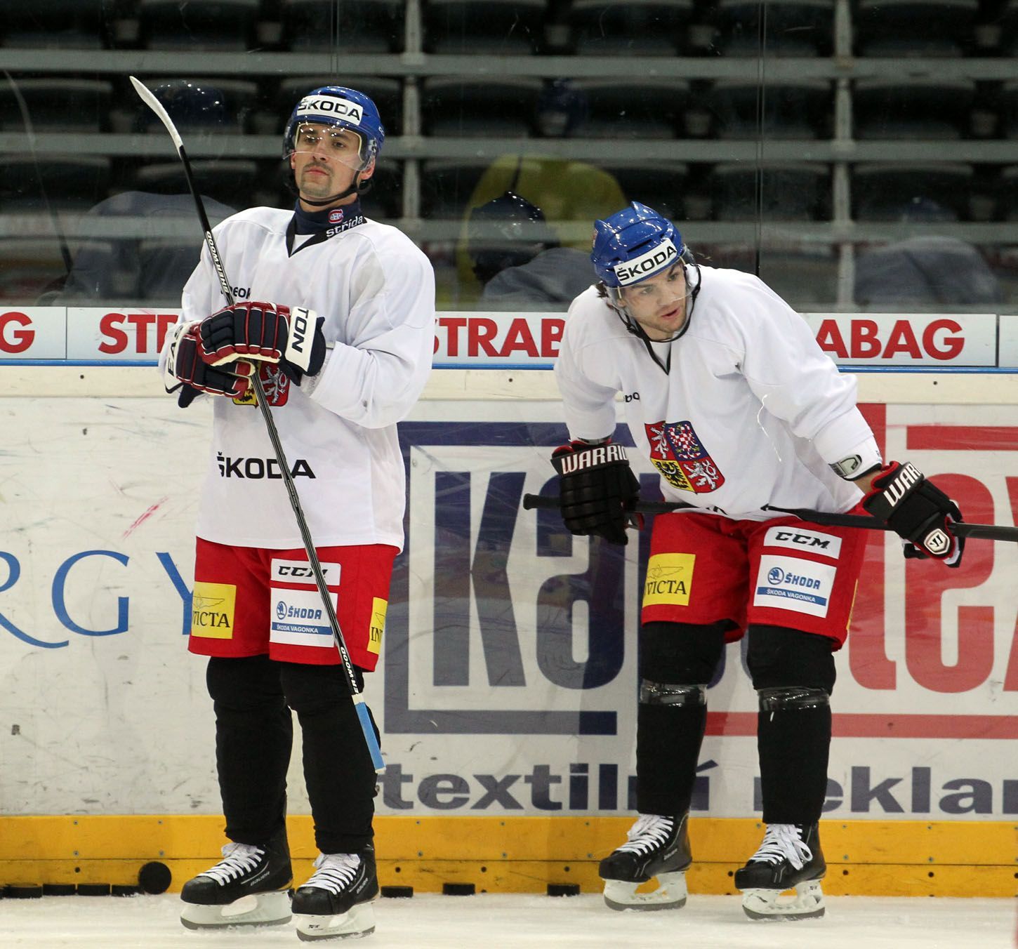 Česká hokejová reprezentace na tréninku před odletem na MS ve Švédsku a Finsku (Tomáš Plekanec, Michael Frolík)