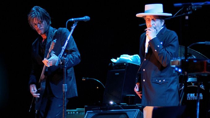 Bob Dylan donedávna hrával 100 koncertů ročně, teď kvůli pandemii koronaviru vystupovat před lidmi nemůže.