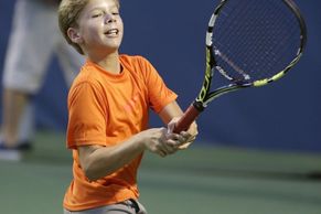 FOTO Beznohý školák kraloval na tenisovém turnaji mužů