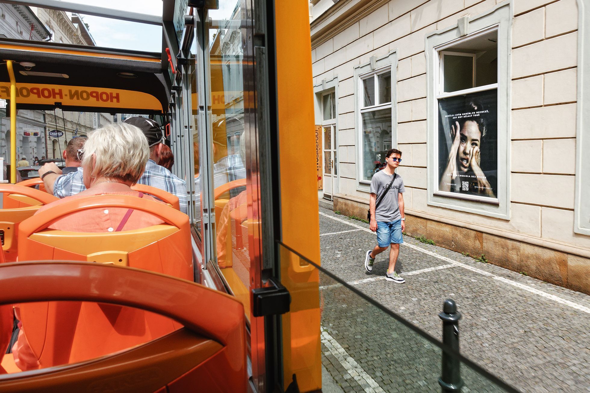 Praha viděná z Hop On busu: krásné památky, Kafka, pivo, rum i sexshopy