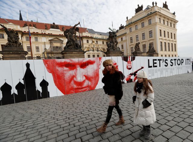 Protest proti Zemanovi, Putinovi a Si na Hradě.