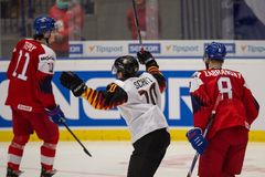 Krutá sprcha pro Čechy. Hokejisté prohráli s Němci, postupový plán dostal vážný zásah