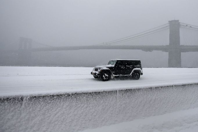 Osamocený Jeep.