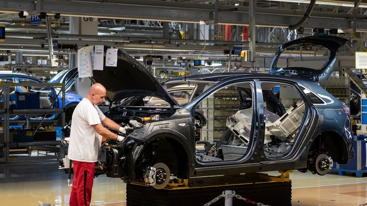 Co udělá s jedním oborem nedostatek lidí. Benefity v automobilkách už vyvolávají úžas