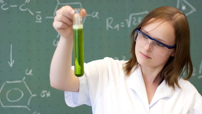 Experimentování je v českých školách spíš výjimkou. Je to přitom důležitá součást výuky přírodních věd.