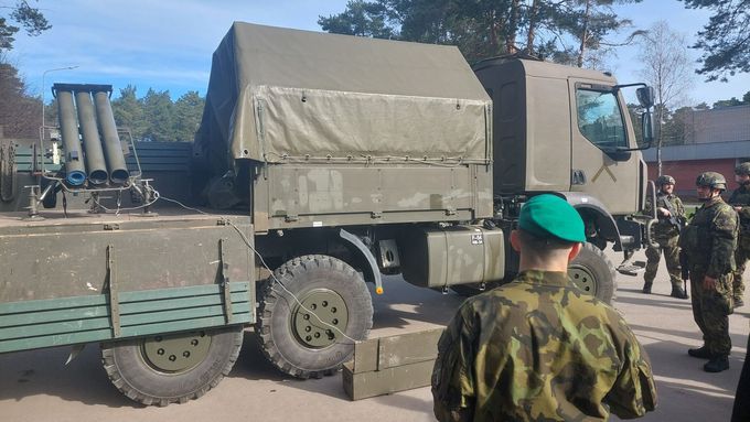 Minový vrhač české jednotky na vojenské základně NATO v lotyšském městě Adaži.