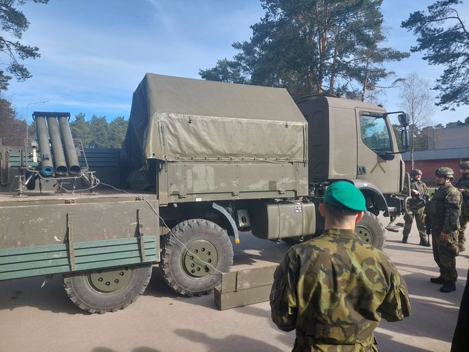 Minový vrhač české jednotky na vojenské základně NATO v lotyšském městě Adaži.