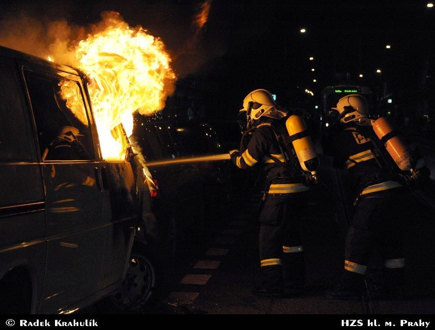 Požár auta v Sokolovské