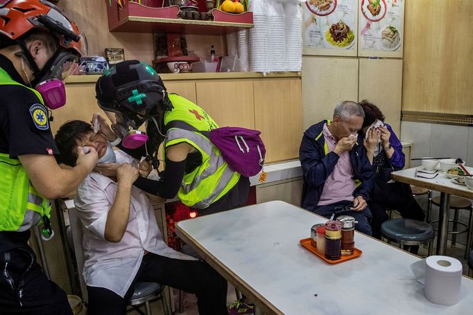 Snímky z loňských protestů v Hongkongu přinesly fotoreportérovi agentury Reuters prestižní Pulitzerovu cenu. 4. 5. 2020