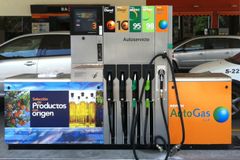 Gasolina, gasóleo, gázolaj či gazole. Víte, jak se říká benzinu a naftě v jiných evropských zemích?