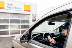 Kolik malých vítězství lze zažít na čerpací stanici?