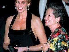 Princezna Diana s manželkou tehdejšího prezidenta Anemone Giscard d'Estaingovou