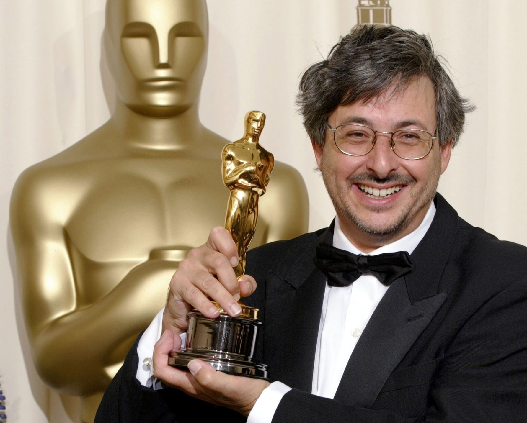 File photo of cinematographer Andrew Lesnie holds the Oscar after winning for Best Cinematography at the 74th annual Academy Awards in Hollywood