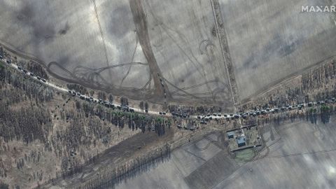 Sílící útoky i problémy ruské armády. Co se děje v konvoji před Kyjevem?