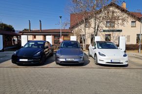 Říká se, že je to drahé. Zkusili jsme pojistit Teslu Y a dalších devět elektromobilů