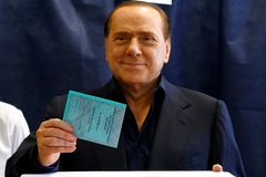 Berlusconi se oklepal z afér. Vzal opozici 4 regiony