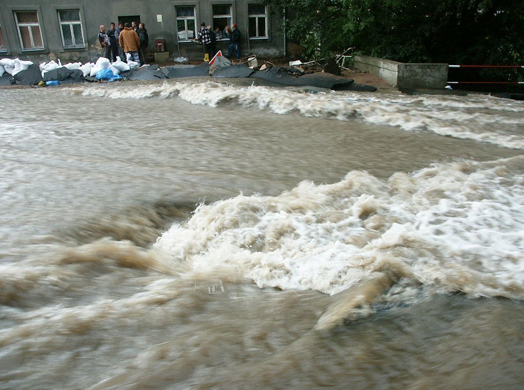 Foto: Povodně v roce 2002 v povodí Ohře a Labe / Dubí na Teplicku