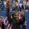Serena Williamsová s cenou pro vítězku US Open