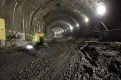 Praha vybrala firmy, které prověří ražbu tunelu Blanka