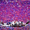Kyle Van Noy (53) z New England Patriots po vítězství v Super Bowlu LIII