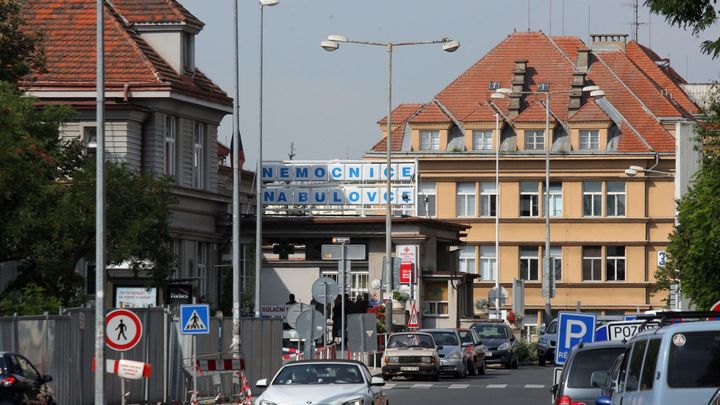 Ozvěte se nám. Policie hledá ženy, které zaměnili na Bulovce a jedna z nich potratila