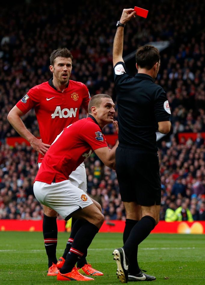 Manchester United's Vidic is sent off by referee Clattenburg during their English Premier League soccer match against Liverpool in Manchester