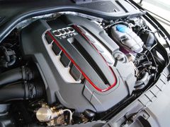 V motoru se ukrývá 420 koní