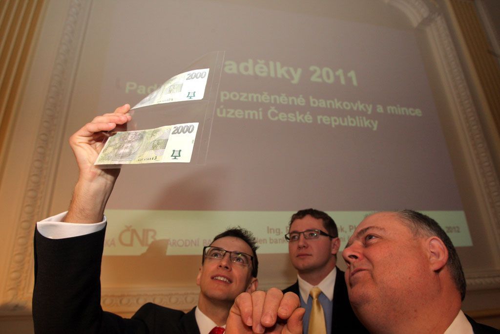 ČNB ukázala padělky za rok 2011